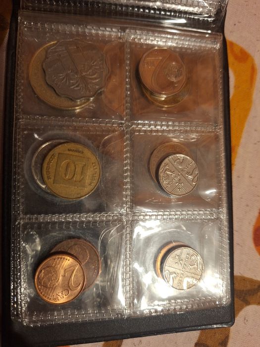 Monezi vechi de vânzare.