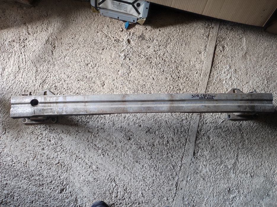 Основа предна броня за Пежо-308