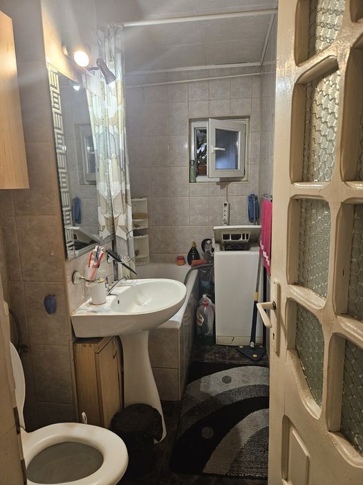 Apartament cu 2 camere,cu centrala pe gaz