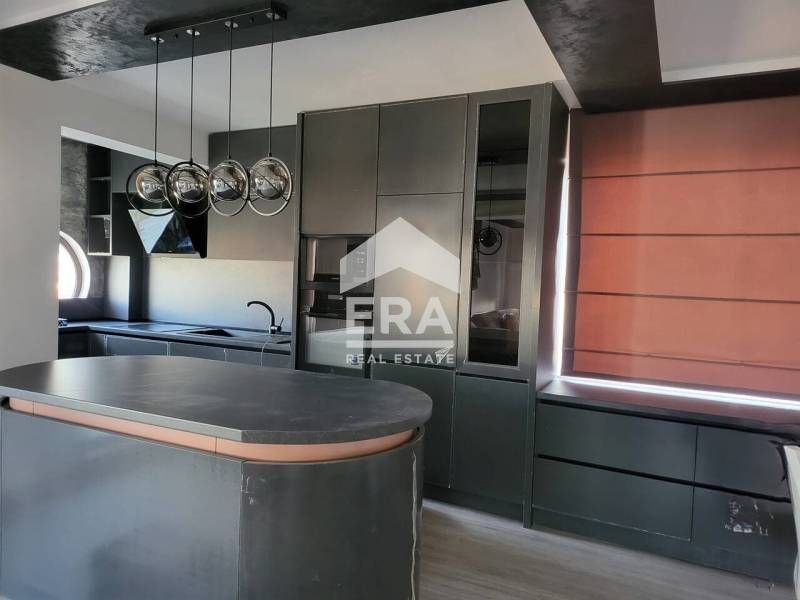 Тристаен луксозен апартамент в кв. ,,Бадема,,