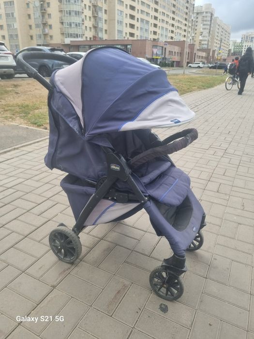 Продам прогулочную коляску Chicco