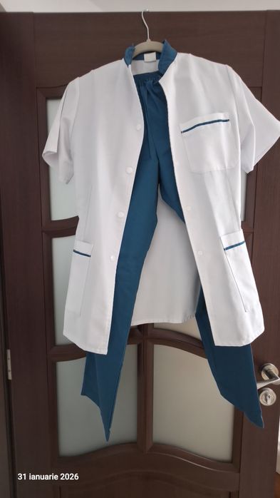 Costum asistenta medicala
