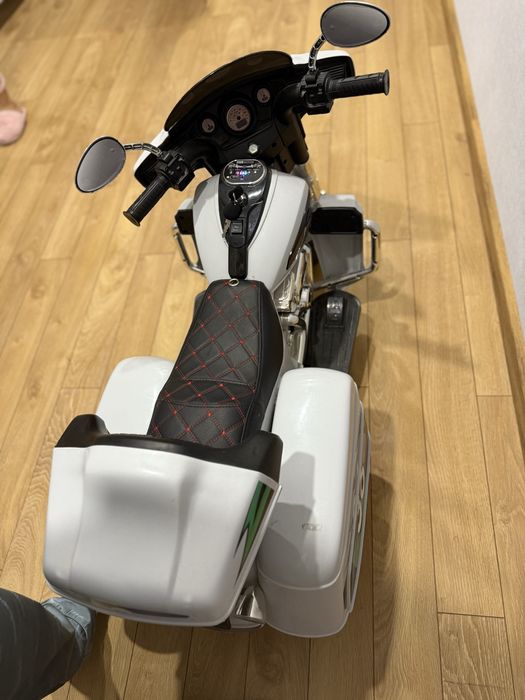 Продам детскую машинку