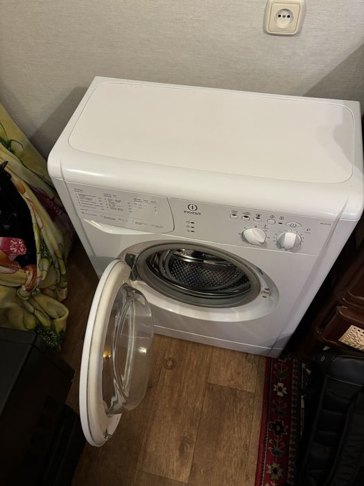Стиральная машина автомат узкая Indesit