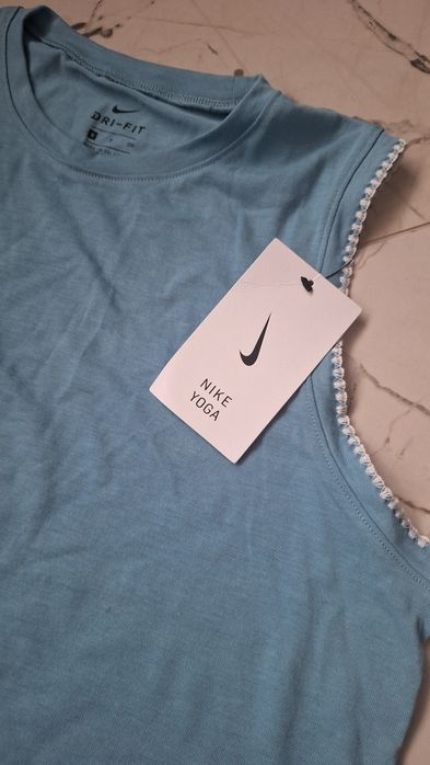 Дамска тениска Nike L,потник Yoga  S.