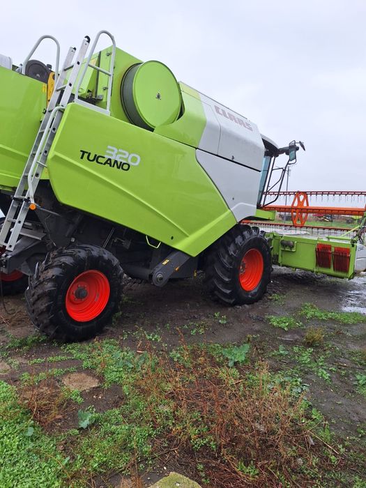 Claas Tucano 320