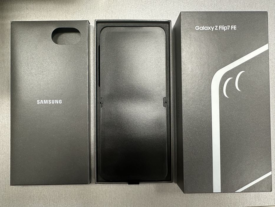 Samsung Galaxy Z Flip7 FE - НОВ