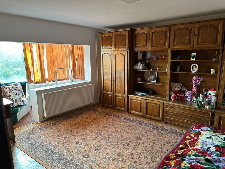 Închiriez apartament cu doua camere