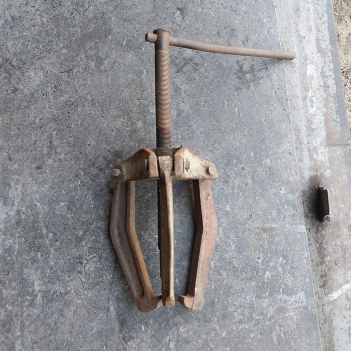 Продам сьёмник- трёх лапчатый.