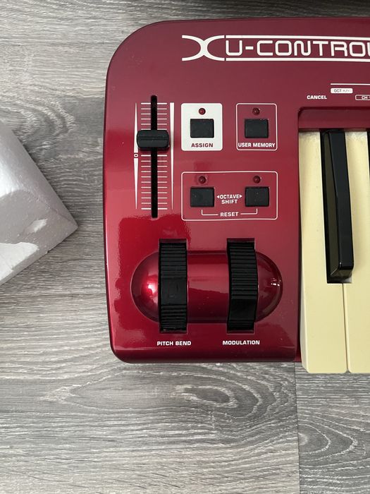 Миди клавиатура, Behringer UMX610