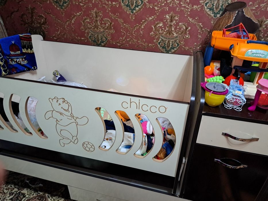 Detskiy kravat i shkaf