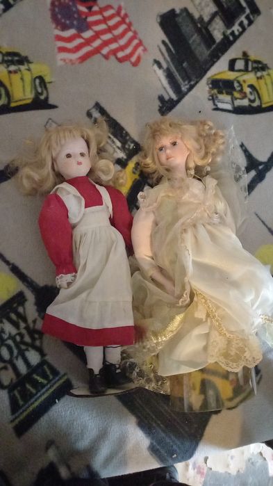 Păpuși vechi de cauciuc și porțelan