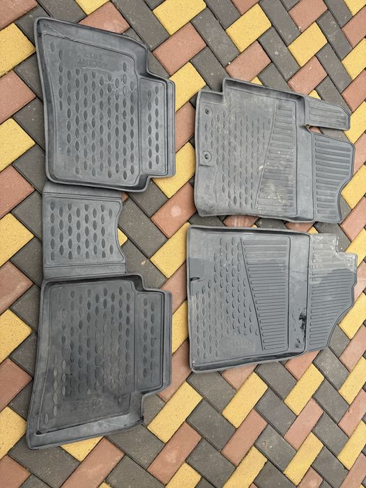 Продам коврики на хюндай