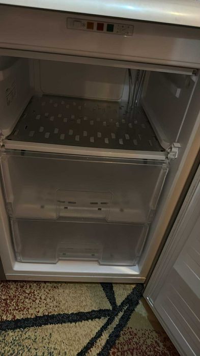 Vând lada frigorifica Beko