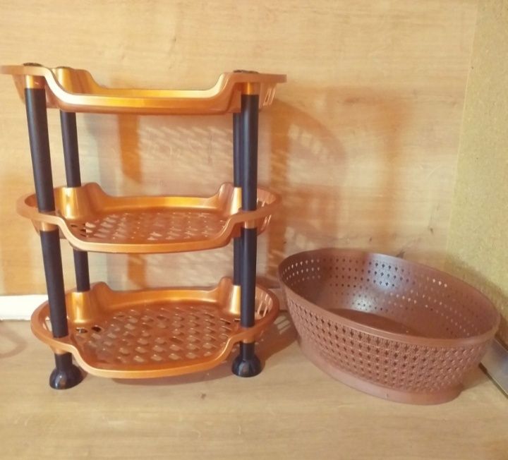 Вази, стелажи и др. домашни потреби