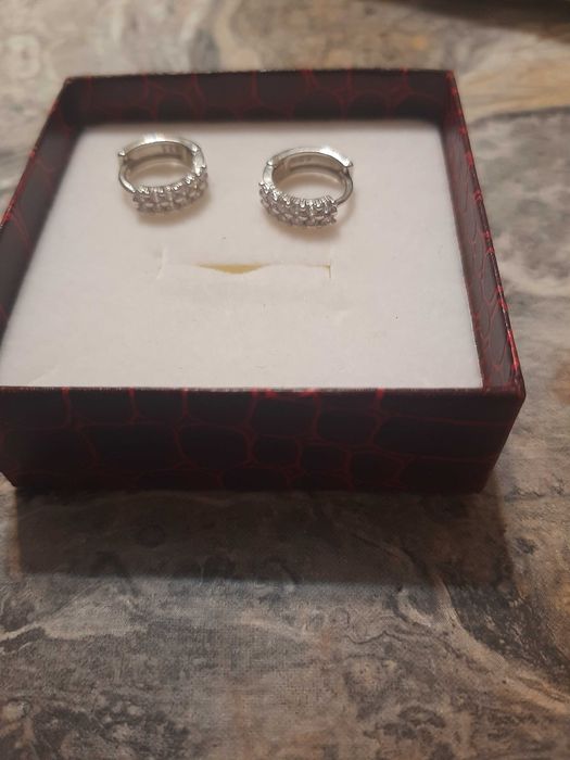 Нови сребърни обички с печат и цирконий