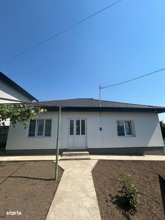 Casa in Letcani la strada principala