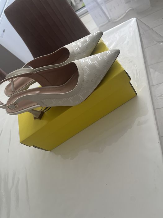 Босоножки модные удобные стильные