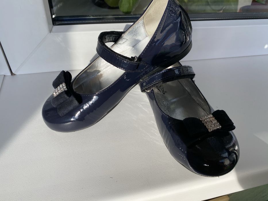 Туфли синие 29 р. и чёрные 27 размер для девочки
