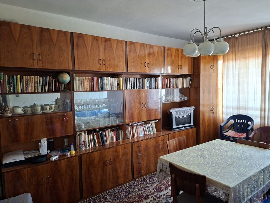 Продава двустаен разширен апартамент до  Новата джамия