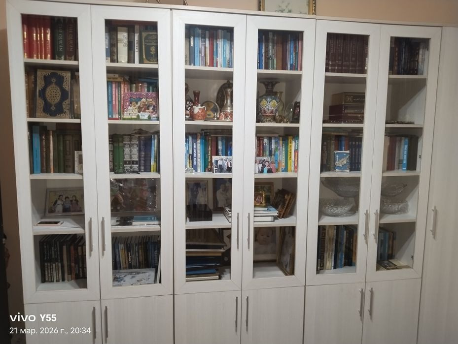 Книжный шкаф. Гарнитур