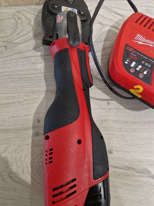 Presa setilizat milwaukee m12