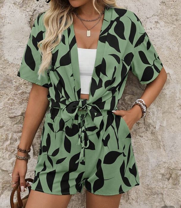 Комплект от къси панталони и риза