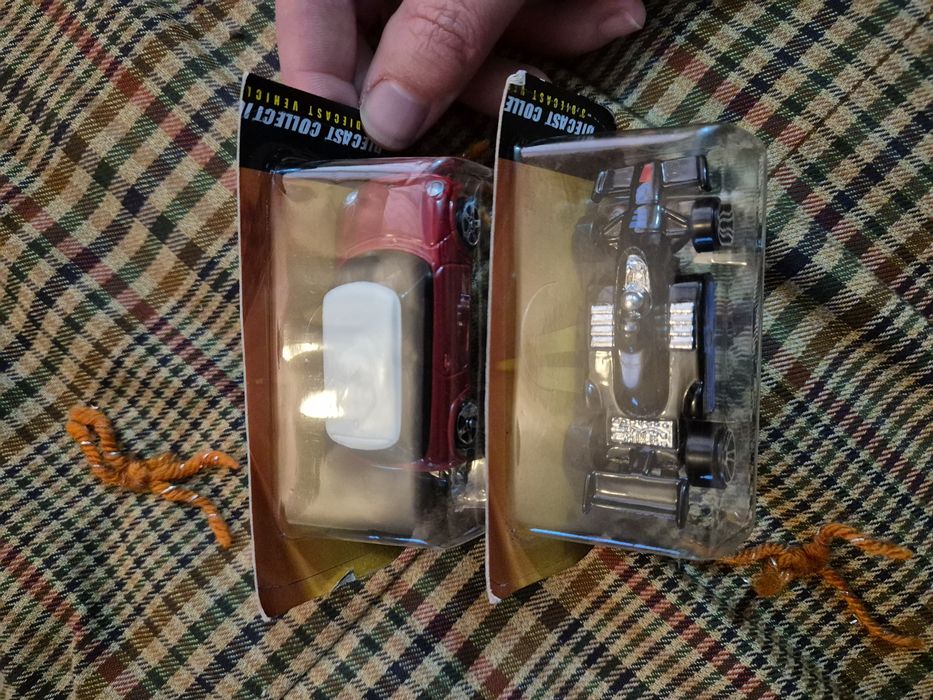 Set 4 mașinuțe noi, 2 din metal