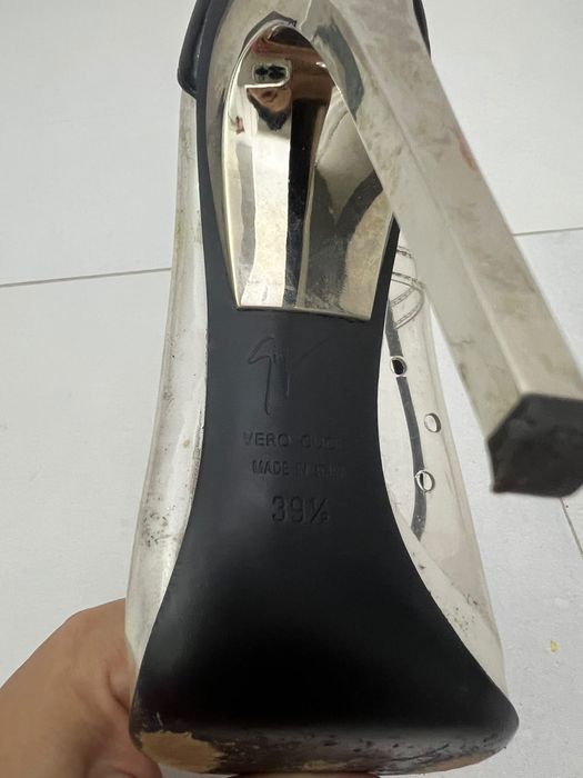 Vand pantofi zanotti
