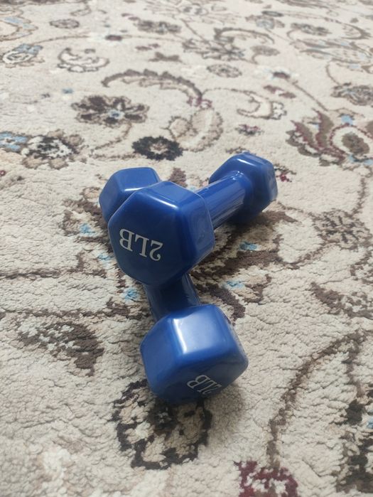 Продам гантели 1кг
