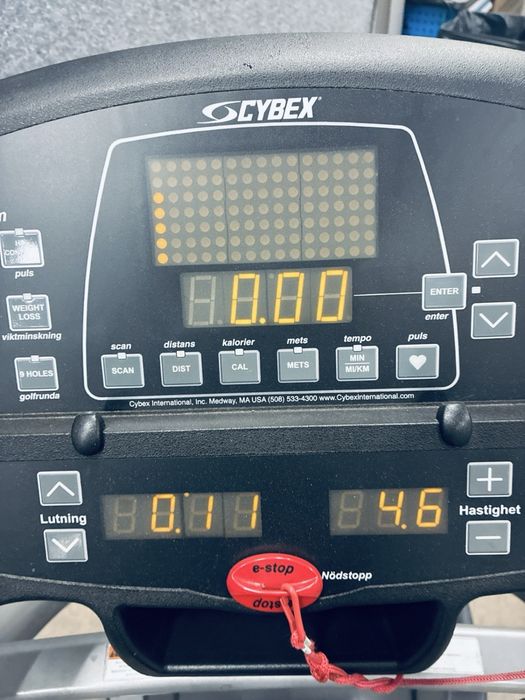 Професионслна бягаща пътека Cybex 550T Pro 3
