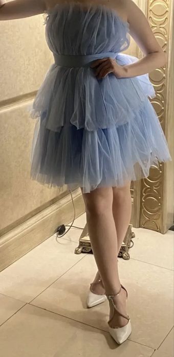 Голубое, пышное платье