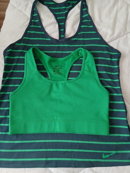 Set  maiou  și bustiera Nike