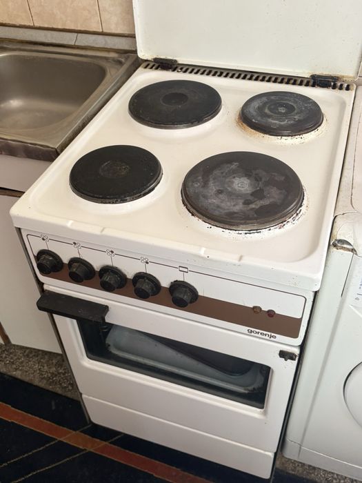 Готварска печка Gorenje с 4 работещи котлони.
