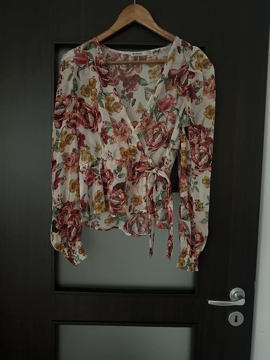Bluza petrecuta Stradivarius mărimea S