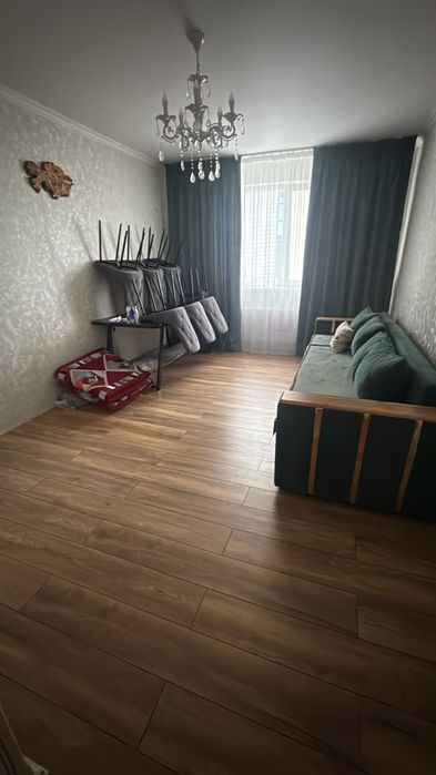 Стол и стулья б/у хорошем состояние