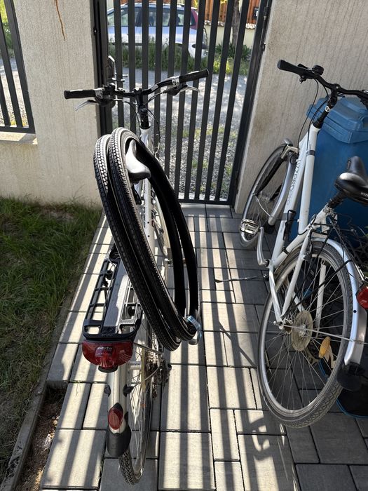 Vind  set doua biciclete  una de barbati si una de femei