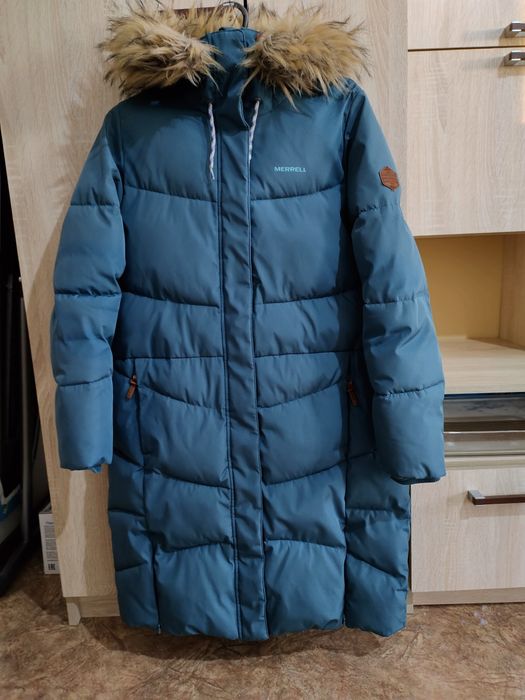 Продам на девочку зимнюю куртку от фирмы Merrell.