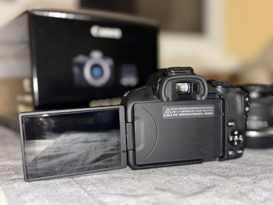 Canon EOS R50 - фотоапарат като нов