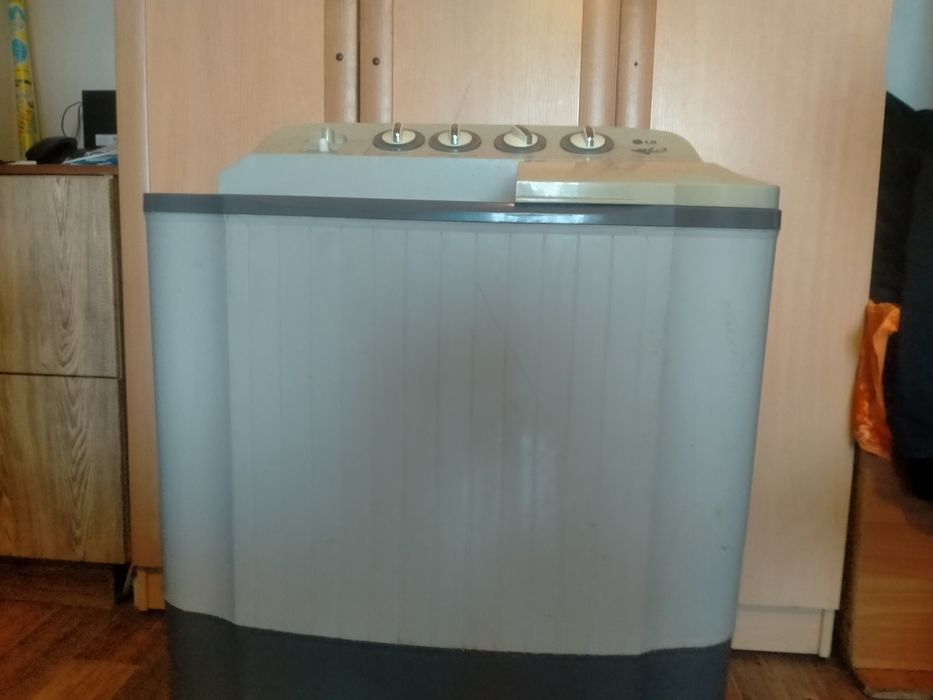 Продаю машинку полу автомат.