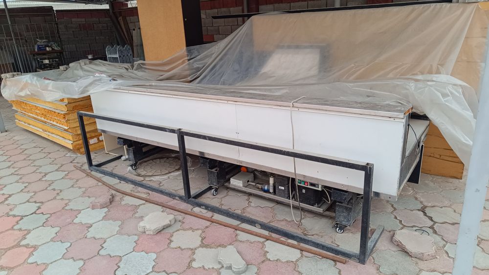 Холодильник прилавок.