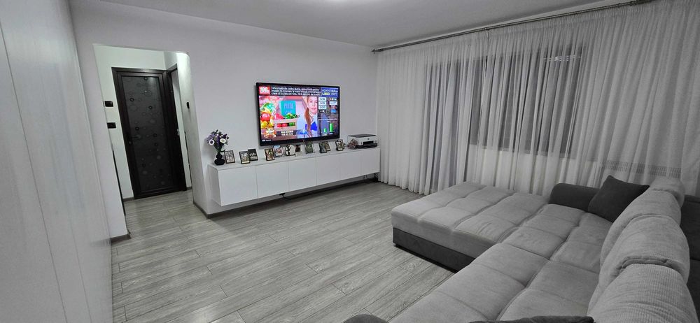Apartament 2/3 camere de vanzare- centru, strada Toamnei