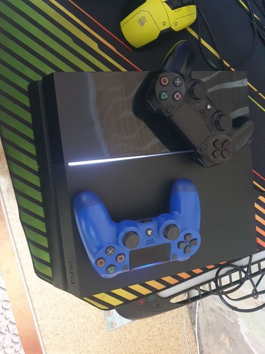 Продам ps4  срочно недорого