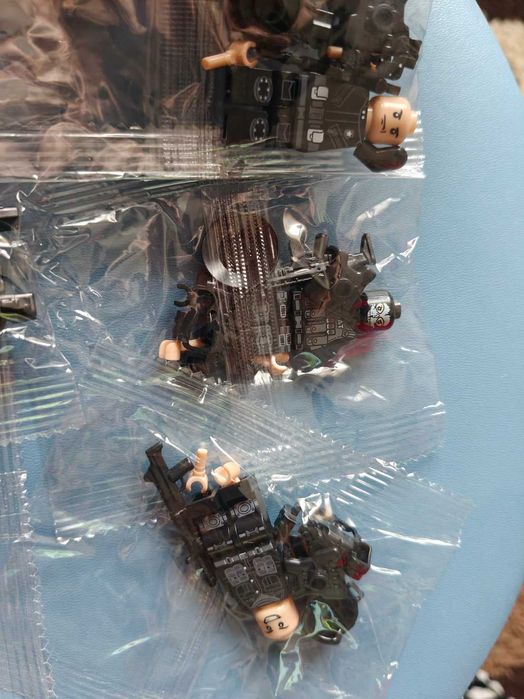 Set 8 figurine tip Lego soldati cu accesorii