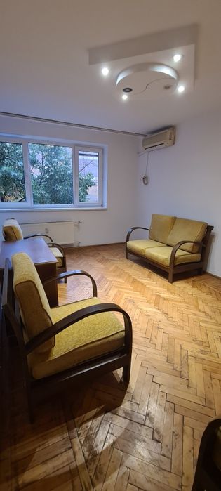 Vând apartament 3 camere  semidecomandat-CRÂNGAȘI-CONSTRUCTORILOR