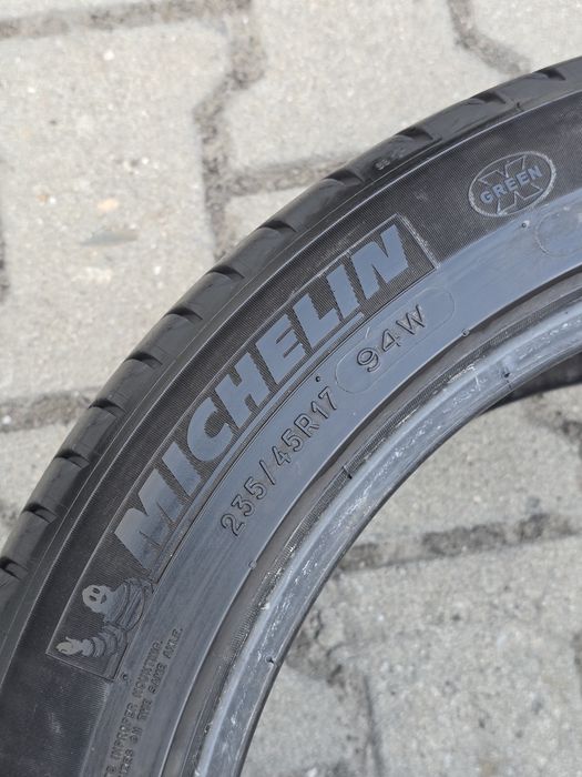 235 40 17 Michelin