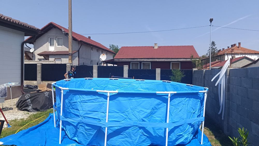 Piscina exterioară