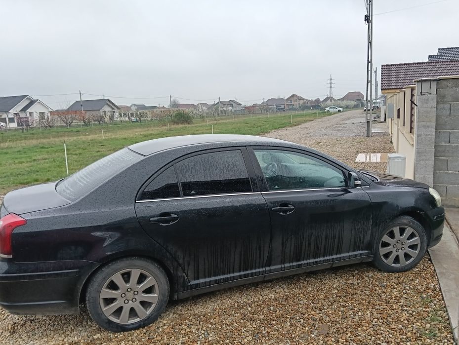 Vând sau schimb Toyota Avensis