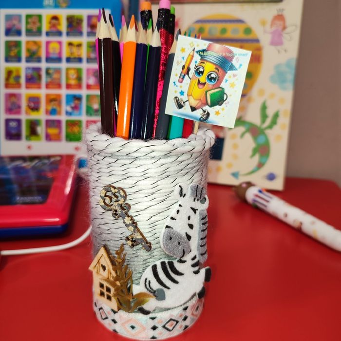 Моливници/табелки и чантички с цветя