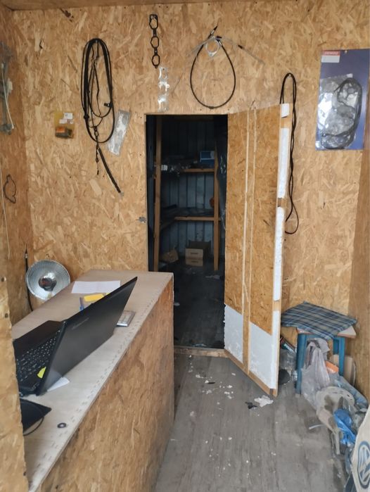 место, контейнер на авторынке